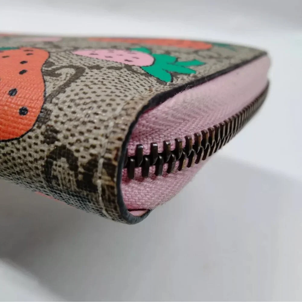 Gucci Supreme Strawberry Long Zip Wallet - Picture 9 of 9